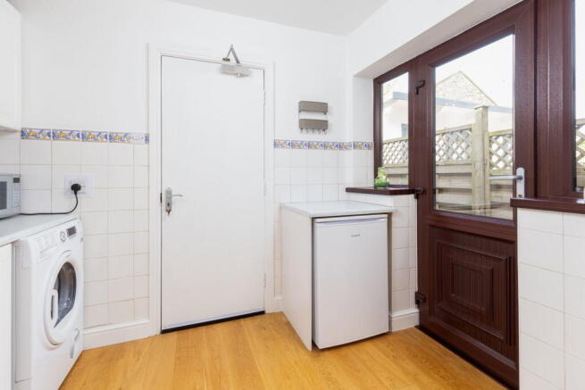 5 bed Detached for sale Image 11