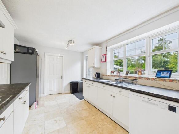 4 bed Detached for sale Image 12