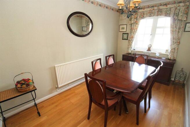DINING ROOM.JPG