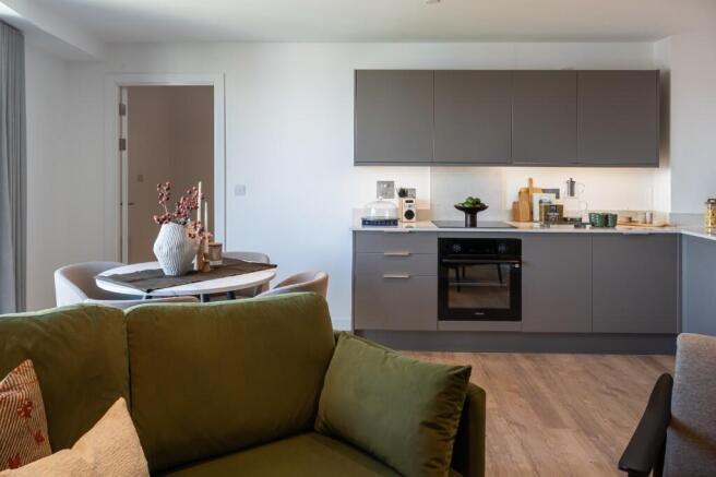 3 bed Flat to rent Image 12