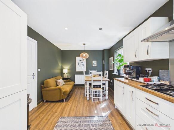 3 bed Semi-Detached for sale Image 6