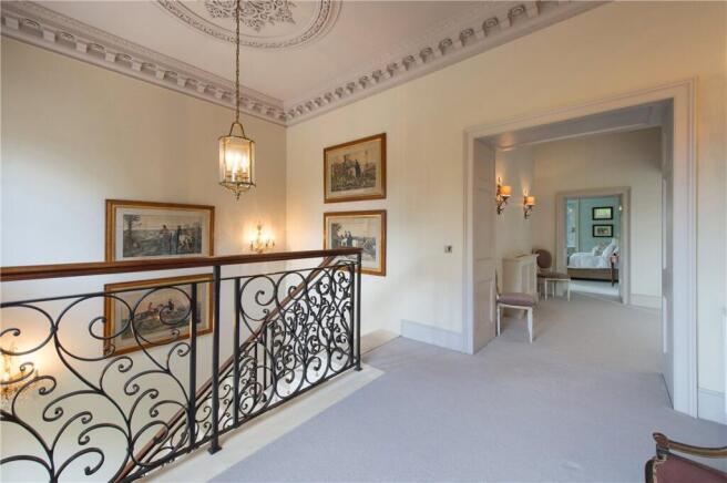 6 bed Detached for sale Image 12