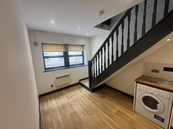 1 bed Flat to rent Image 4