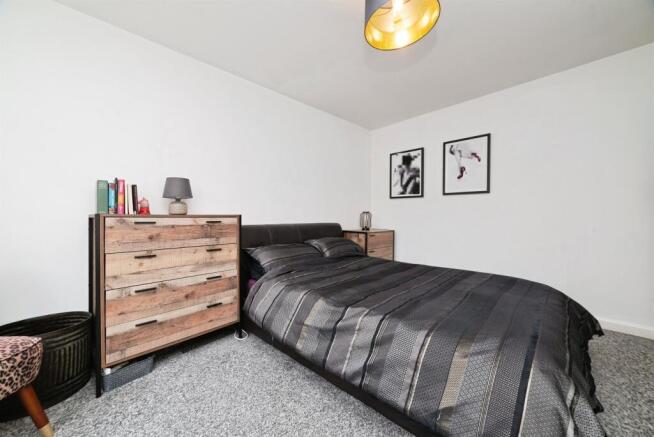 3 bed Apartment for sale Image 6