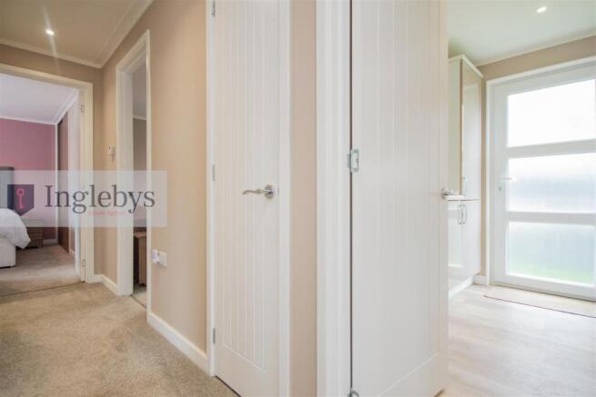 2 bed Park Home for sale Image 12