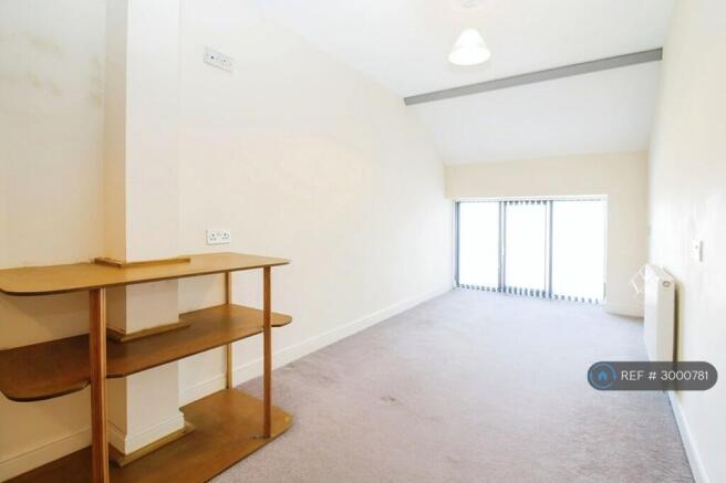 3 bed Flat to rent Image 7