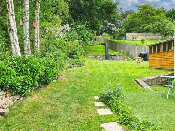 4 bed House for sale Image 12