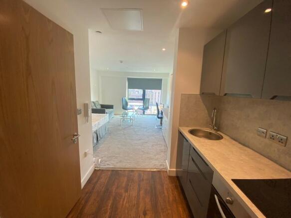 Studio to rent Image 11