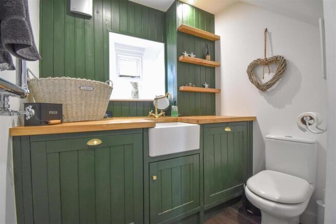 Utility Room/Cloakroom