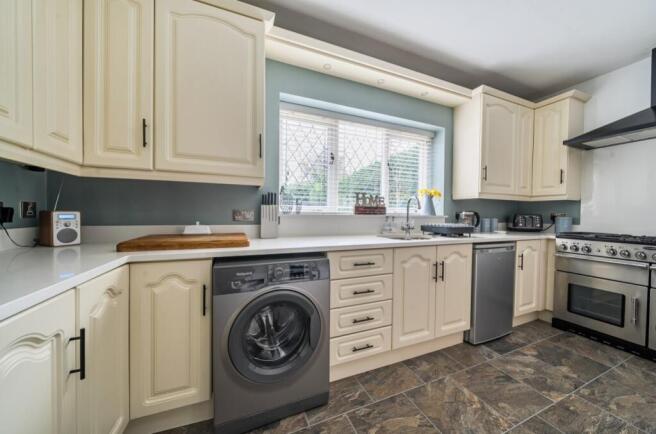 1411343-16-698e24cd1ebab