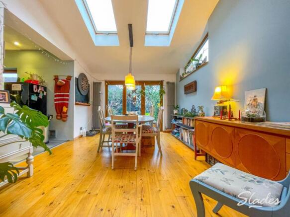 25 pine avenue dinin