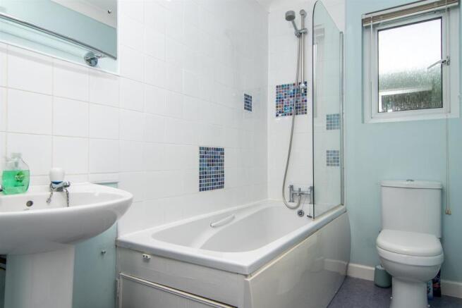 BATHROOM/WC