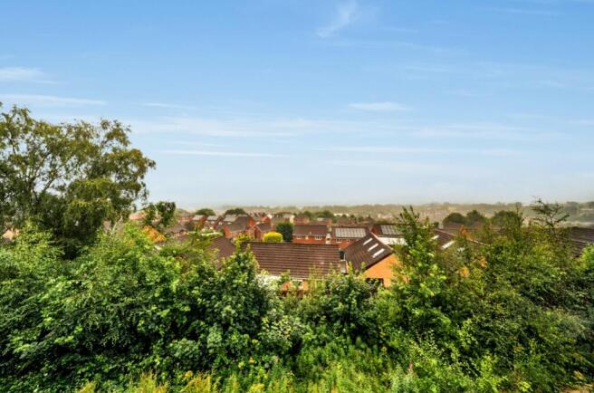 5 bed Detached for sale Image 11