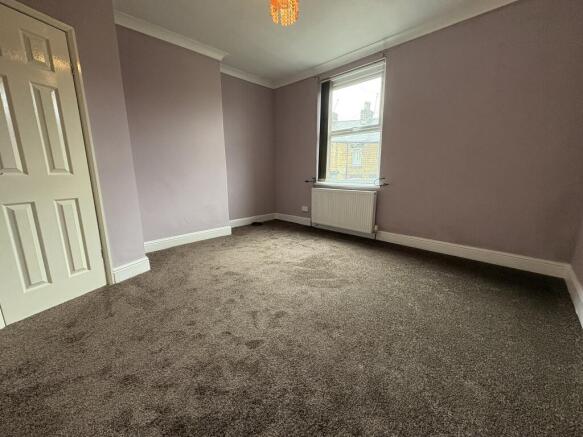 2 bed Terraced to rent Image 5
