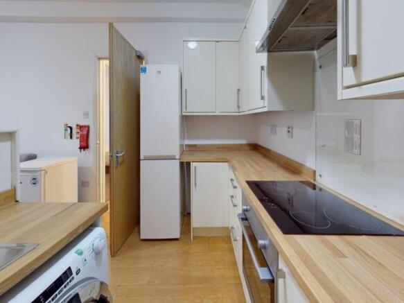 5 bed Not Specified to rent Image 6