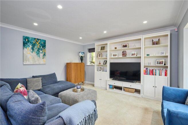 5 bed Detached for sale Image 10
