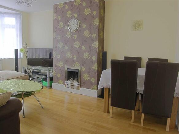 LIVING/DINING ROOM