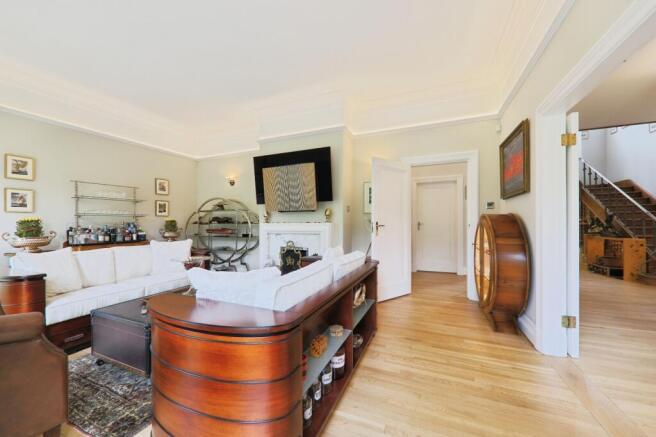5 bed Detached for sale Image 7