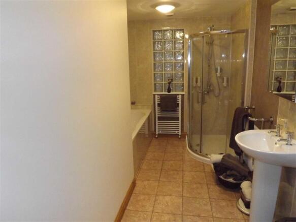 EN SUITE