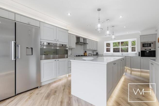 5 bed Detached for sale Image 4