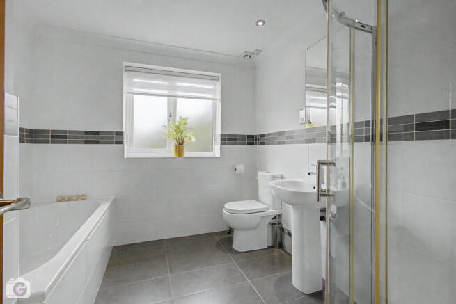 4 bed Detached for sale Image 10