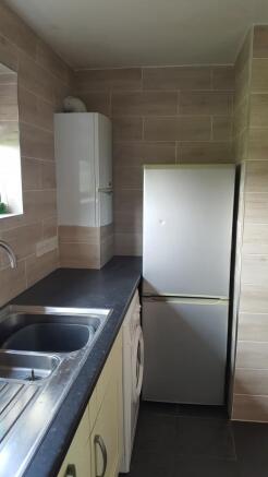 Kitchen- sink, fridge/freezer, gas boiler, w/machi