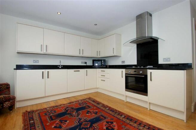KITCHEN / DINING ROO