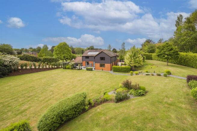 Beautifully Landscaped Garden