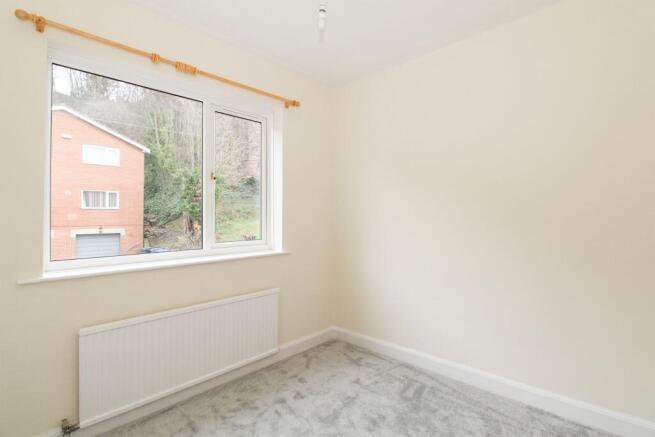 3 bed Semi-Detached to rent Image 9