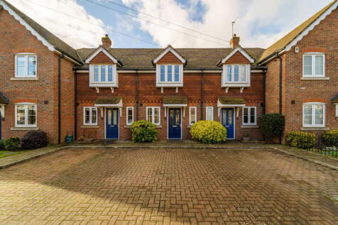 Chertsey Road, Byfleet, KT14