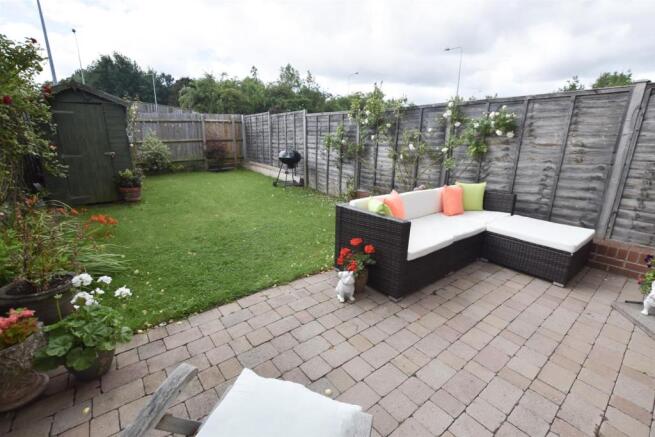 ENCLOSED REAR GARDEN