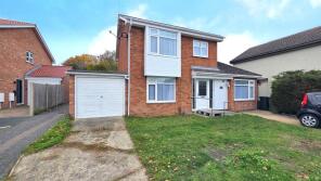 36, Whinchat Way, Bradwell NR31 8SD