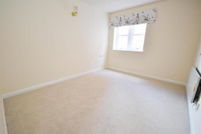 2 bed Flat for sale Image 6