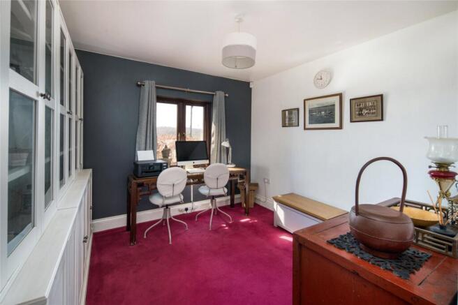 Bedroom 5 / Study