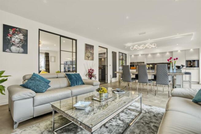 KITCHEN/FAMILY ROOM