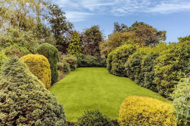 FRONT GARDEN