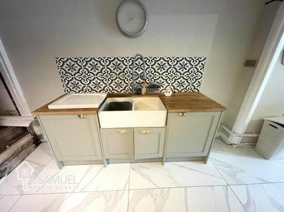 Kitchen 5.JPG