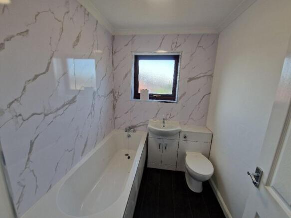 3 bed Semi-Detached to rent Image 12