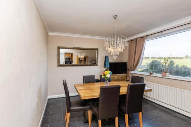 4 bed Semi-Detached for sale Image 7
