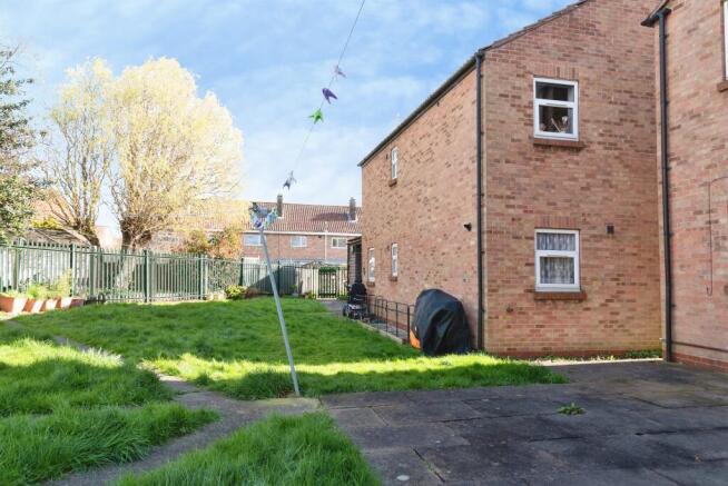 2 bed Flat for sale Image 12