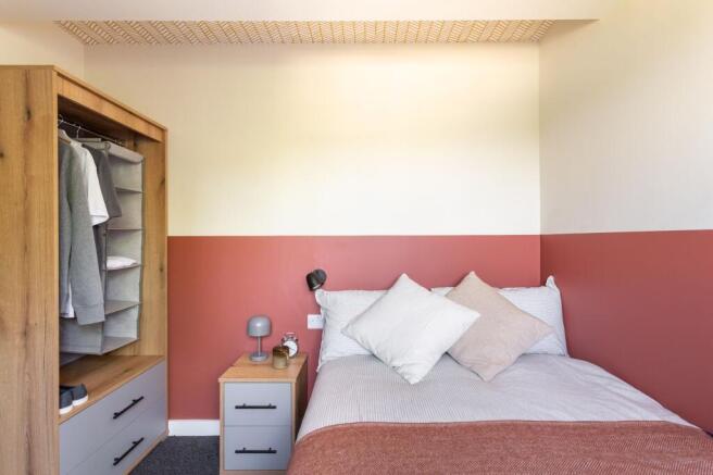 Stylish double bedroom with modern furnishings...