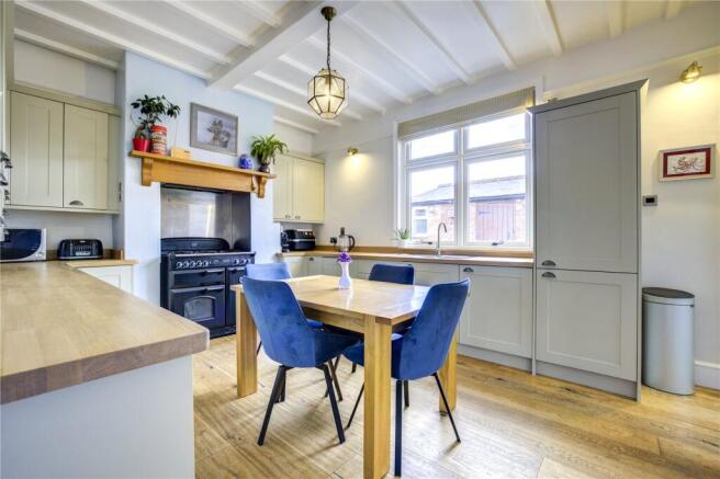 4 bed Detached for sale Image 4