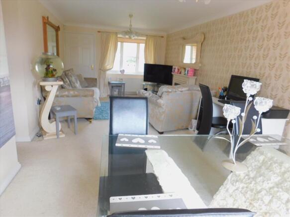 ADDITIONAL lounge/dining room photo