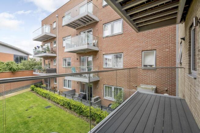 8425303-exterior03