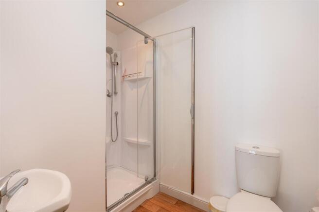 4 bed Semi-Detached for sale Image 10