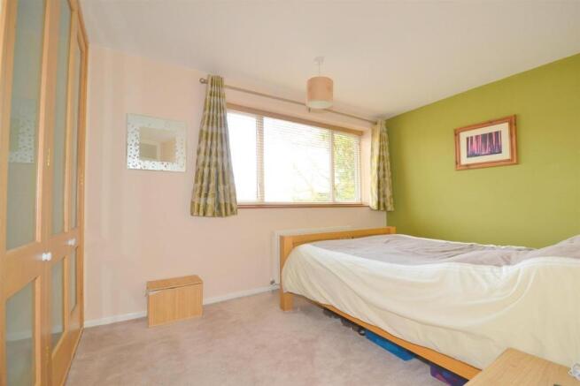bedroom 1.JPG