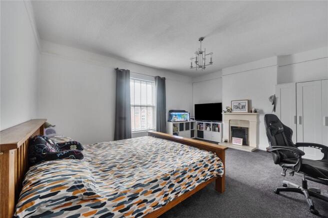 5 bed Detached for sale Image 6