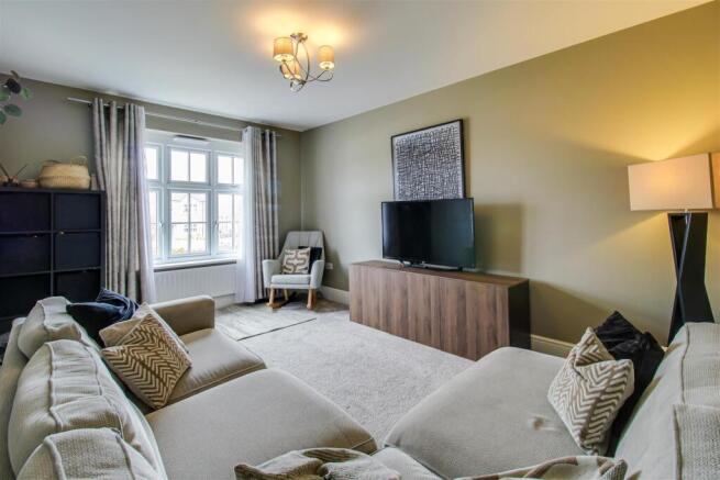 4 bed Semi-Detached for sale Image 5
