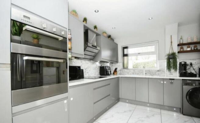 3 bed Detached for sale Image 6