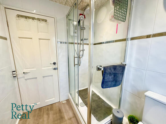 3 bed Terraced for sale Image 12